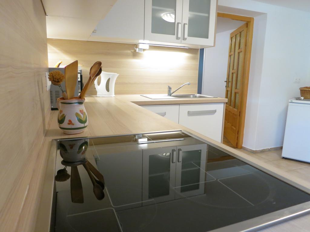 Apartments Villa Agatha Свети свети Филип и Яков Екстериор снимка