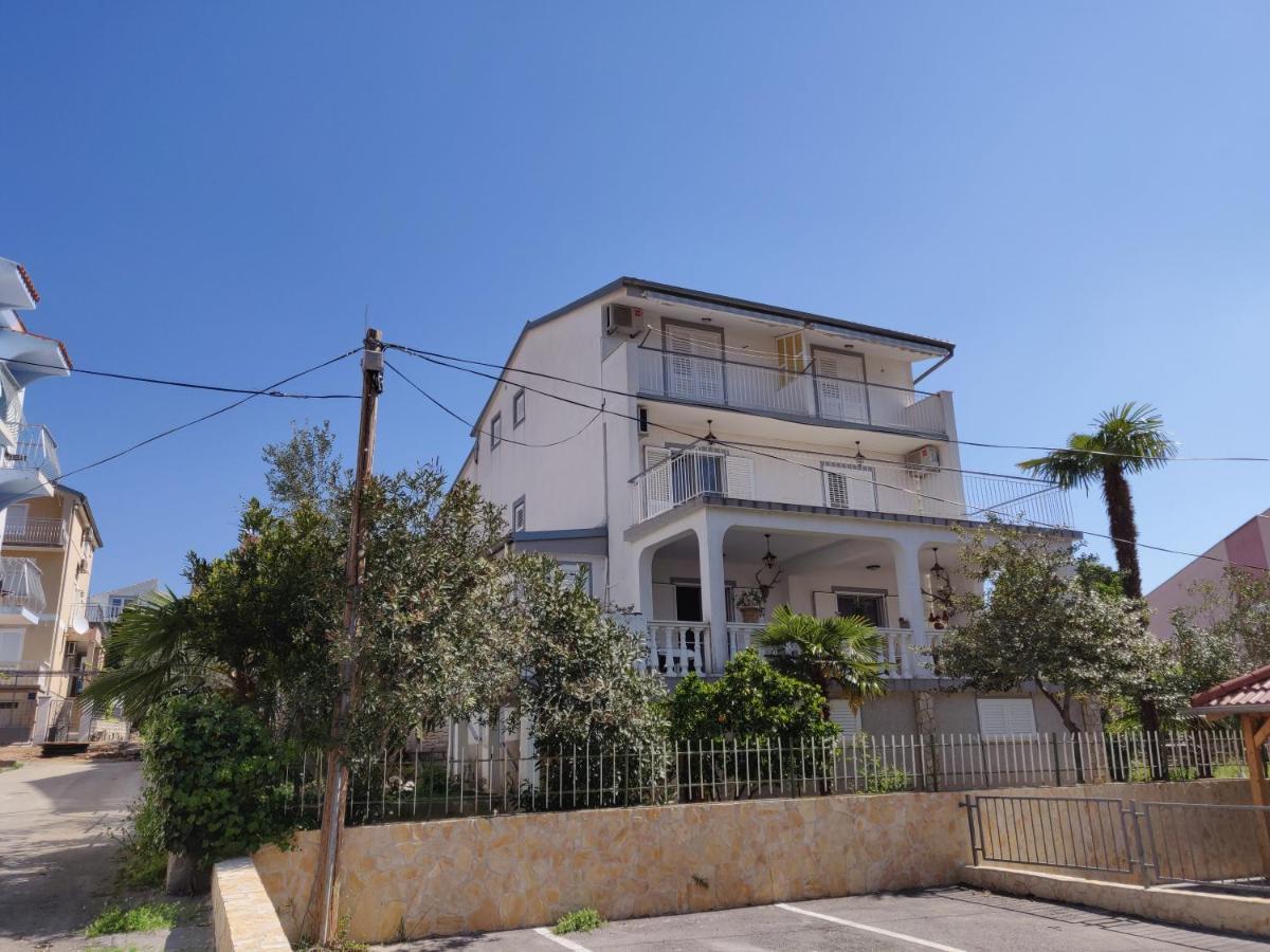 Apartments Villa Agatha Свети свети Филип и Яков Екстериор снимка